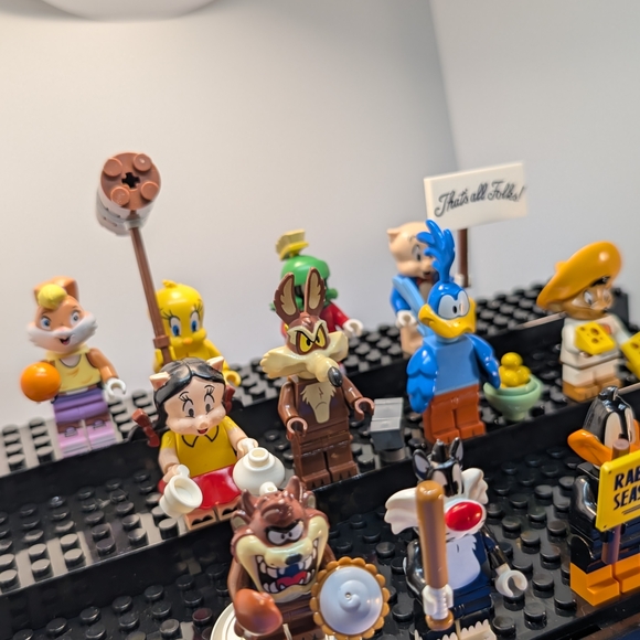 12 Minifigures-Looney Tunes LEGO Compatible Minifigures Set - Picture 5 of 8